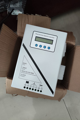 অফ গ্রিড MPPT চার্জ কন্ট্রোলার 48V 1000W ব্যাটারি LCD ডিসপ্লের সাথে সংযুক্ত