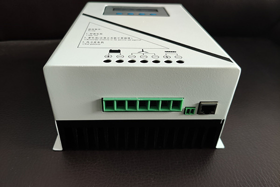 অফ গ্রিড MPPT চার্জ কন্ট্রোলার 48V 1000W ব্যাটারি LCD ডিসপ্লের সাথে সংযুক্ত